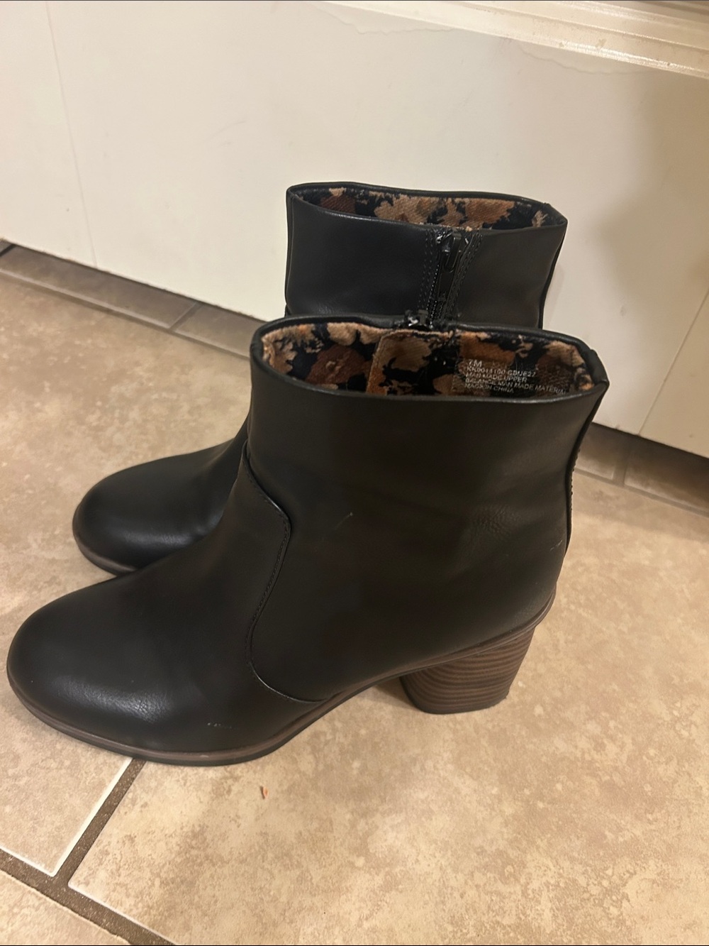 Korks Black Leather Ankle 7 Boots with Stacked Brown Heel